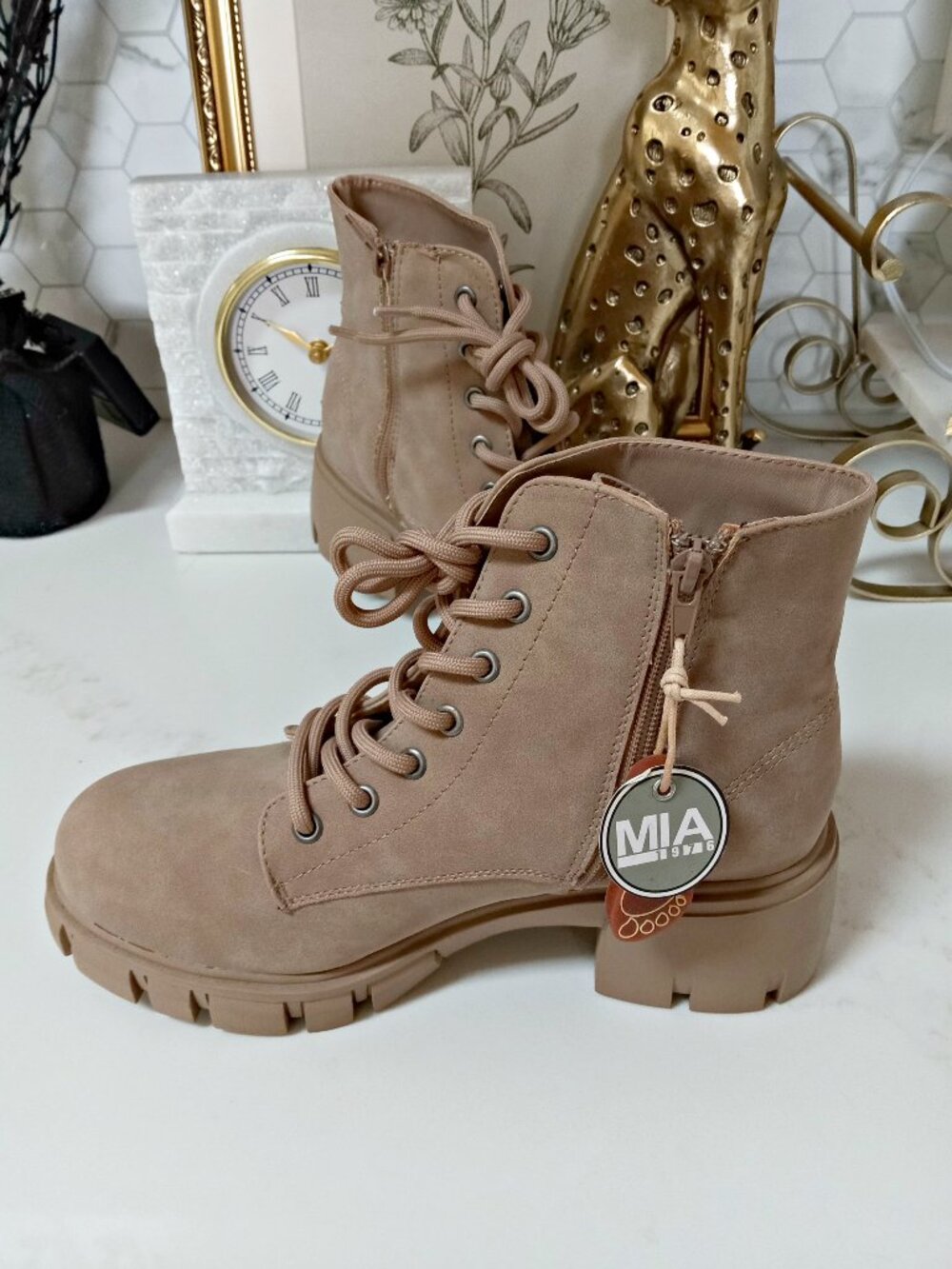 NEW! MIA TERRIE LUGG SOLE WORKBOOT SZ 9
